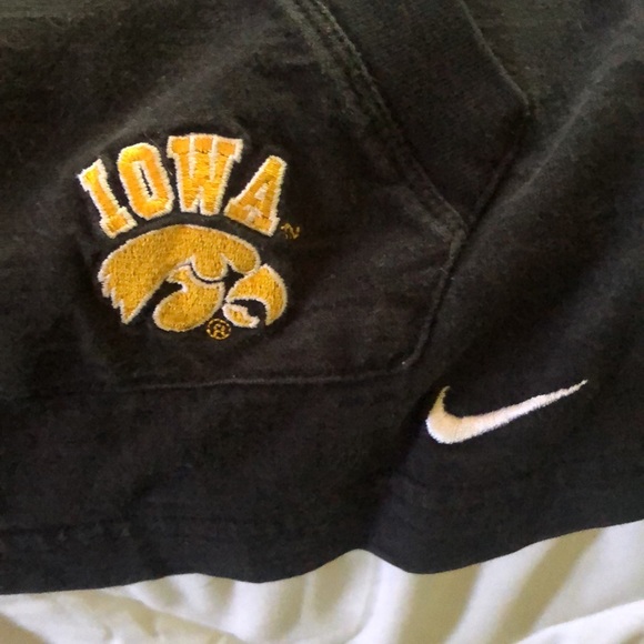 M Nike low v cut work out athletic top long sleeve with hood - Picture 2 of 5